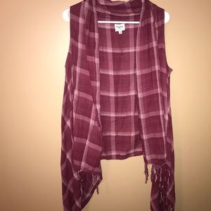 Sleeveless cardigan with fringe details